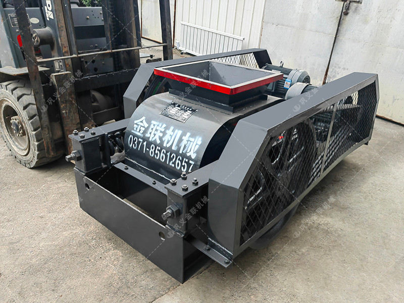 2pg400-400對(duì)輥破碎機(jī)發(fā)往廣東破碎石英砂